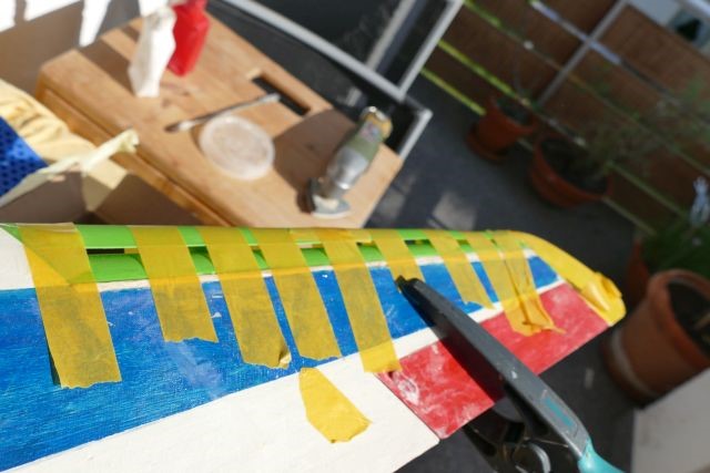 3D Druckteile in die Fl&uuml;gelausschnitte einkleben