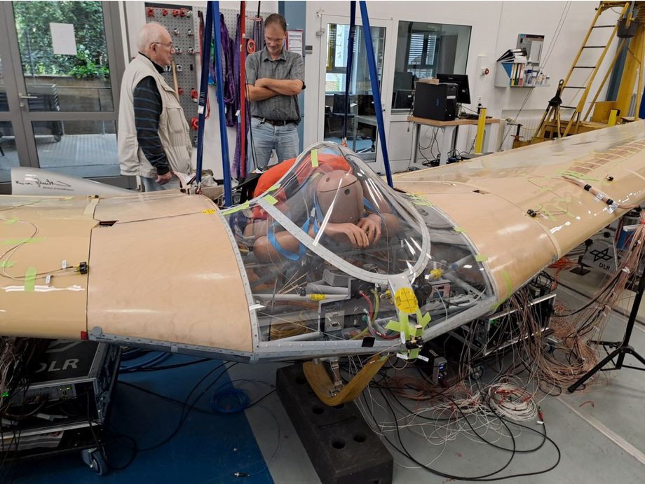 Standschwingversuch beim DLR