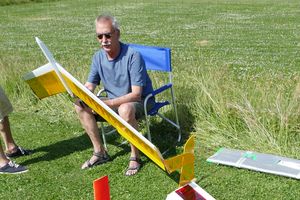 J&uuml;rgen &uuml;berpr&uuml;ft seinen Flieger